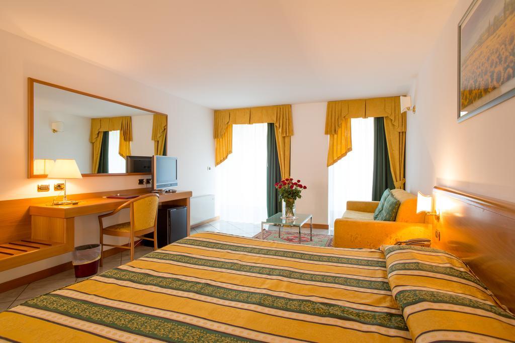 Hotel Capri Bardolino 3S Ruang foto