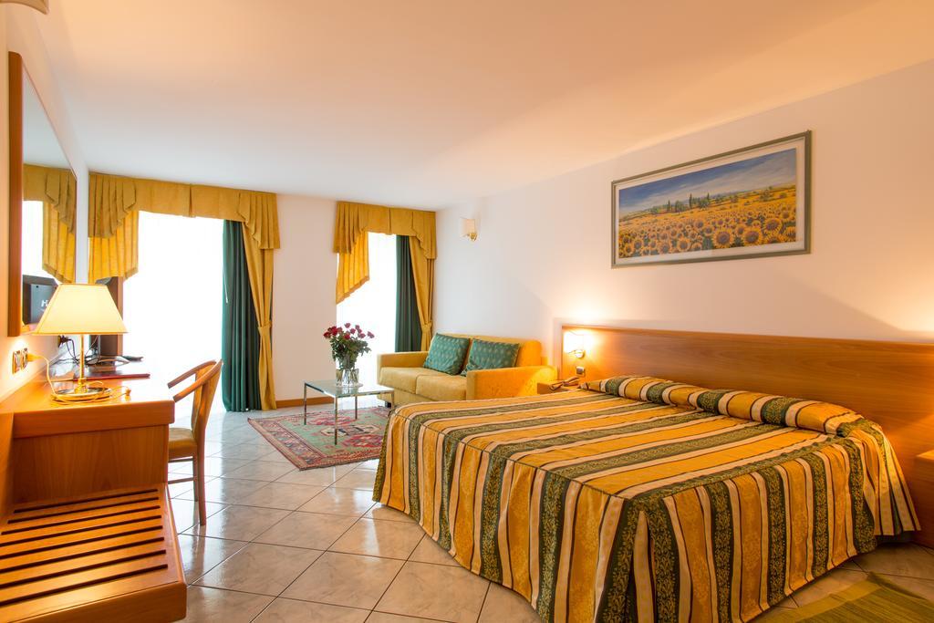 Hotel Capri Bardolino 3S Ruang foto
