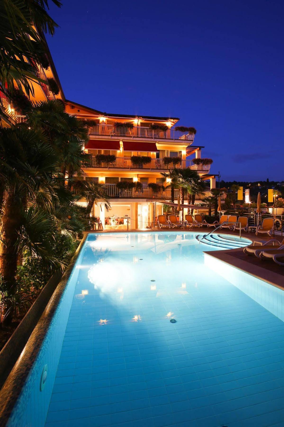 Hotel Capri Bardolino 3S Bagian luar foto